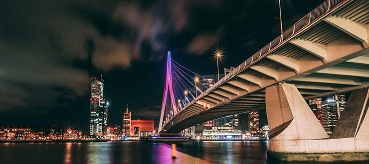 Die Erasmus-Brücke in Rotterdam